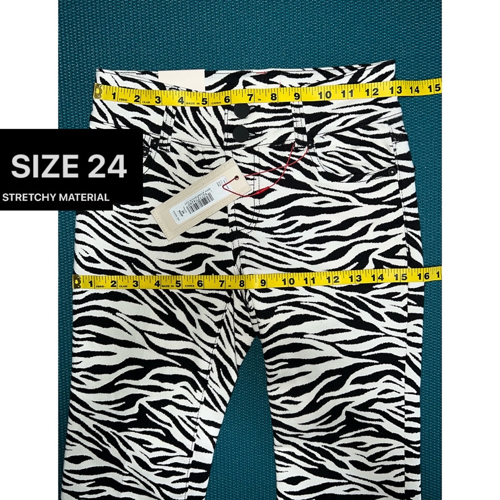 Alice + Olivia Stacey Zebra Striped Low Rise Bell Bottom Jean - Picture 8 of 17